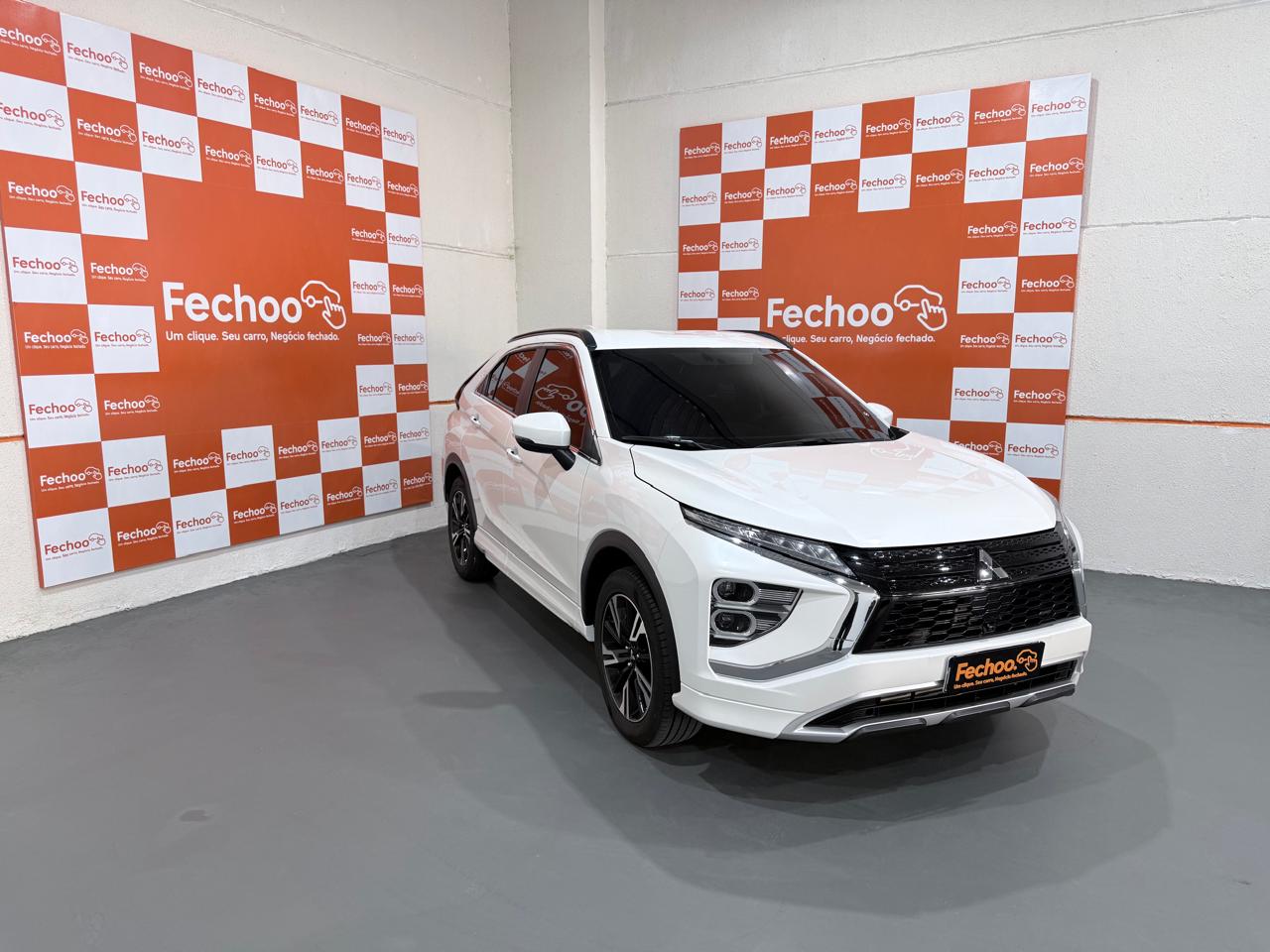 Fila de veículos avaliados no pátio